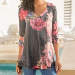 Weiche Umrandung Midnight Blooms Blumen Viertelärmel Tunika Bluse grau  - Bild 1 von 5
