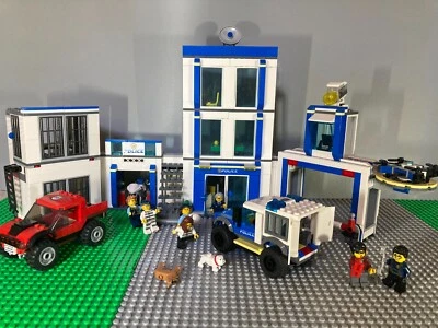 Lego City 60246 Comisaría - Sin Caja, con Instrucciones, Completo... Un poco... Foto 1 de 4