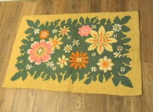 VTG MCM MOD YELLOW FLOWER POWER GOLD PINK RUG YARN CROSS STITCH RUG 23" X 35" - Picture 1 of 11