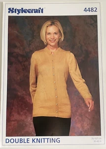 Cárdigan de cuello abierto para dama PATRÓN TEJIDO manga larga botones Stylecraft 4482 - Imagen 1 de 8