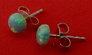 149) 1x Paar Synthetischer Opal Ohrringe 5mm Durchm. Farbe Grün schimmernd - Picture 1 of 10