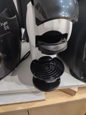 Macchina caffè DeLonghi dolce gusto genio S , bianca, come nuova 1 mese di vita - Immagine 1 di 4