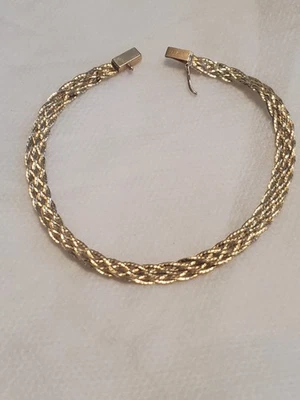 Brazalete plano de oro de 14k de 7 pulgadas de largo. Foto 1 de 4