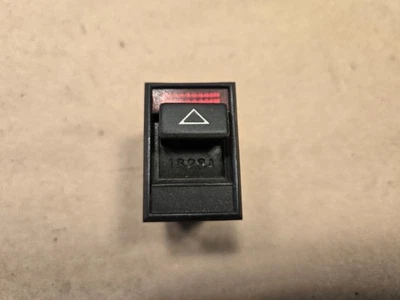 Interruptor de luz de peligro Triumph TR7 TR8 TKC5088 Foto 1 de 4