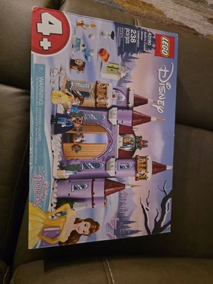 乐高迪士尼公主:美女城堡冬季庆典 (43180) — 第 1/4 张图片