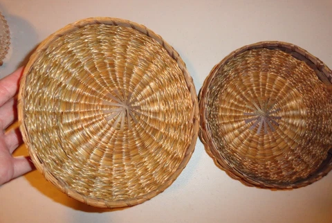 Vintage Woven Basket with Lid Round 8" Diameter 2" deep Cover
