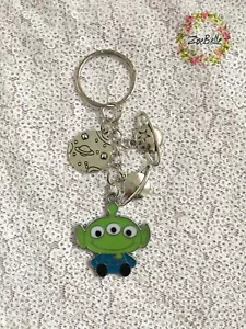 Toy Story Alien Metal Enamel Charm Keychain Keyring Bag Tag & Fabric Gift Bag - Picture 1 of 2