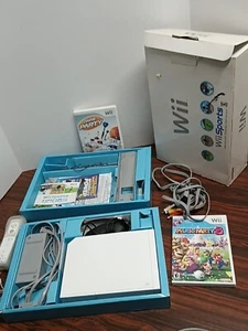Nintendo Wii Video Game Console RVL-001 Complete In Box w/ Wii Sports Bundle - Picture 1 of 4