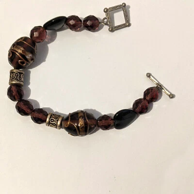 Bonita pulsera de cadena plateada con cuentas marrones y doradas brilla Foto 1 de 3