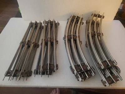 0-27 Gauge Lionel Track Layout With Tan Ties, 6 Straight 12 Curved. - Image 1 of 4