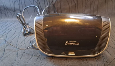 Radio Reloj Despertador Digital Sunbeam CR1008 con Cargador USB FM Funciona - Sin Caja Foto 1 de 4