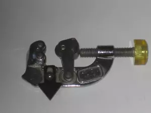 KAR -TOOLS No.KR-161 Pipe Cutter 1/8" to 1" OD - Picture 1 of 4
