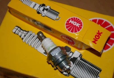 15901019830 ECHO (PAQUETE DE 2) NGK BPM8Y 130 884 Bujía ECHO Soplador Motosierra Foto 1 de 2