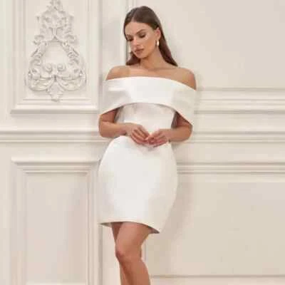 Vestidos de novia cortos simples línea A sin tirantes sin espalda sin espalda satinado mini vestidos de novia Foto 1 de 4