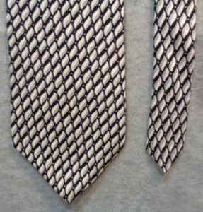 100% Silk Tie Necktie by Structure Geometric Design Made in USA 4x58 - Picture 1 of 3