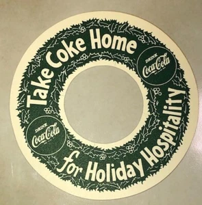 Vintage Coke Soda Schild Coca Cola Werbung Urlaub Weihnachtskranz XMAS - Bild 1 von 3