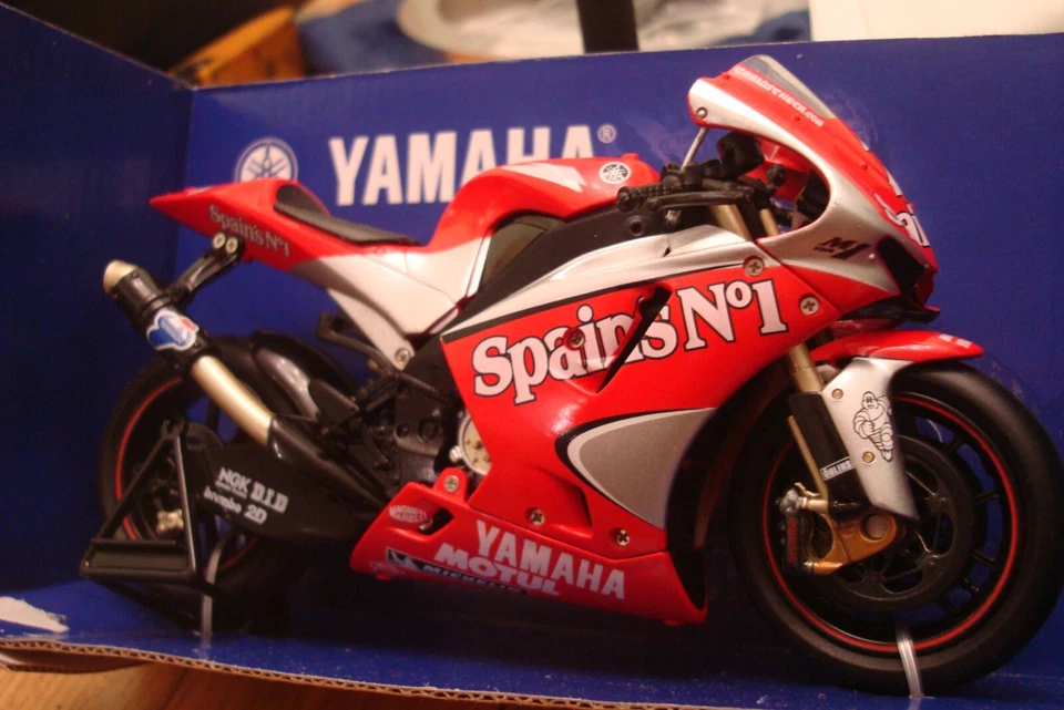 Carlos Checa Rider No.7, Yamaha YZR-M1, Moto GP 2004, Spains No.1,  1:12 Scale - Image 1 of 2