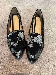 KINGSTEP Floral Pointed Toe Loafer Shoes Women's Size 8 Black Silver Embroidered - Picture 1 of 6