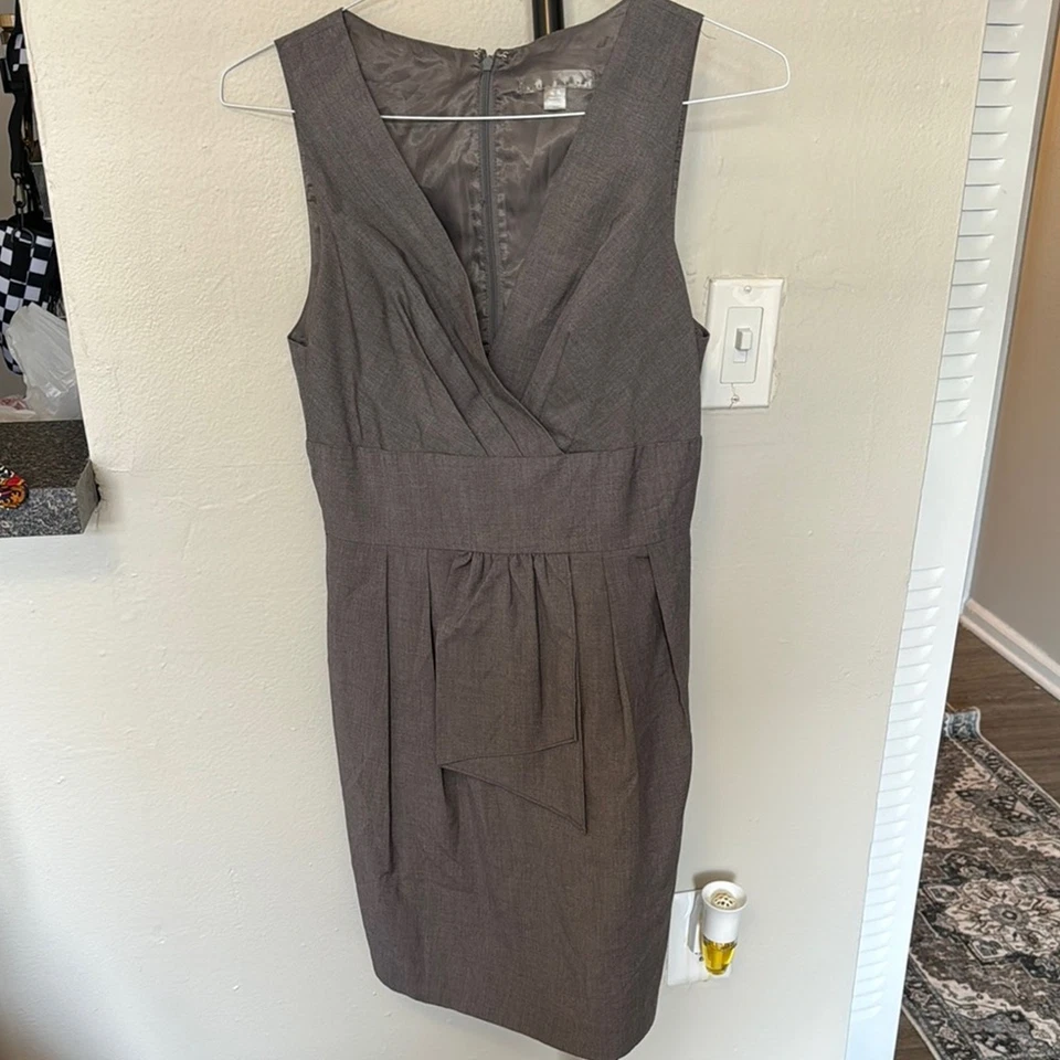 Elegante vestido gris sin mangas Foto 1 de 1