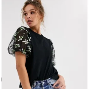 ASOS Blusa nera con maniche trasparenti ricamate floreali taglia 14 (L) - Foto 1 di 8