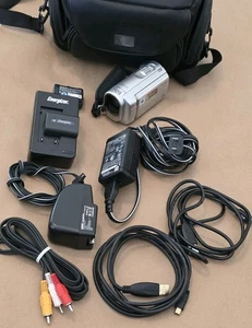 Sony Handycam DCR-SX40 Camcorder Bundle - 60x Zoom 4GB Internal Memory w/Extras - Picture 1 of 9