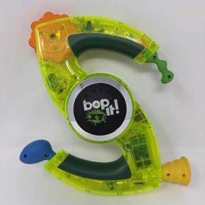 BOP IT XT Electronic Handheld Game HASBRO 2010 Green Version RARE-TESTED & WORKS - Picture 1 of 5