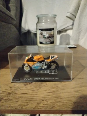 Vintage Rare Ducati 996R 2001 Racing Motorcycle Neil Hodgson 1:24 Scale - Image 1 of 4