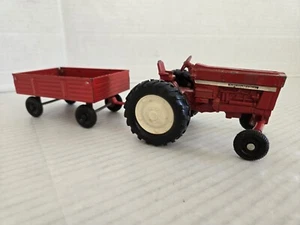 ERTL Red Intl Harvester Tractor & Hay Wagon 74-7650 Diecast USA FREE SHIPPING - Picture 1 of 14