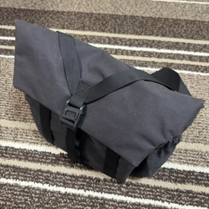 Sac bandoulière pour appareil photo Wotancraft Pilot 7L noir avec séparateurs légèrement utilisé - Photo 1 sur 2