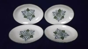 POOLE VINEYARD HAND PAINTED 9" x 6 1/2" OVAL PLATES X 4 - VERY RARE - EXCELLENT - Picture 1 of 3
