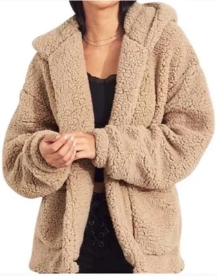 Chaqueta abierta de gran tamaño polar Sherpa de piel sintética tostada Hollister para mujer | Talla pequeña Foto 1 de 4