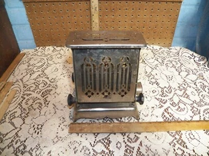 Vintage HOTPOINT Electric Toaster Cat. No. 125T17 by EDISON ELECTRIC APPL. CO. - Picture 1 of 10