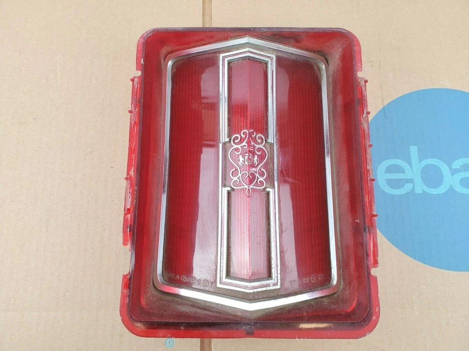 Б/у линза заднего фонаря 1975-1977 Chrysler Cordoba 3881613 - Изображение 1 из 4