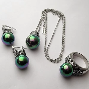 Collar colgante bola iridiscente negra (perla sintética) con anillo y pendientes a juego - Imagen 1 de 11