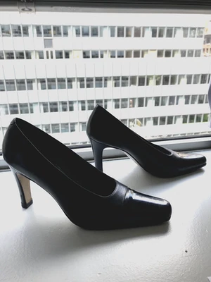 Saks Fifth Avenue Negro Charol Puntera Tacón Talla 9.5B Hecho en Italia Foto 1 de 4