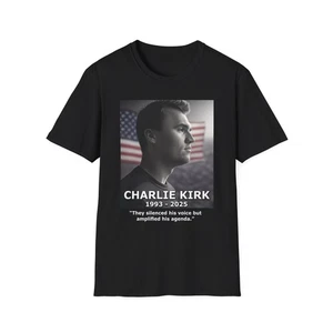 Camiseta Charlie Kirk Voice Amplified Softstyle - Camiseta Memorial Tribute 2025 TPUSA - Imagen 1 de 23