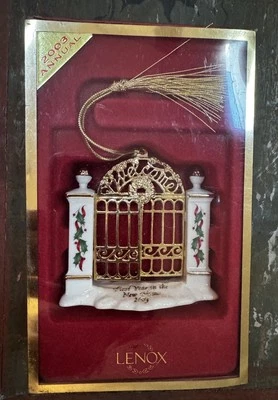 Lenox China Adorno Árbol de Navidad "Primer Año en el Nuevo Hogar" 2003 Foto 1 de 2