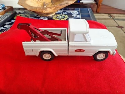 Estate 1970's Tonka Pressed Steel Jeep Wrecker Tow Truck Pickup White - Image 1 of 4