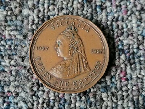 Victoria Queen and Empress 1897 Diamond Jubilee Bronze Medal Canada 60 Years Rei - Picture 1 of 4