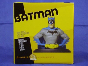 DC DIRECT BATMAN CLASSIC MINI-BÜSTE KALT HANDBEMALT GUSS PORZELLAN NEUWERTIG IN VERPACKUNG - Bild 1 von 3