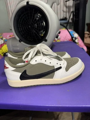 Air Jordan 1 Retro Low OG SP (PS) Travis Scott Medium Olive DO5442-200 Size 1Y - Image 1 of 4
