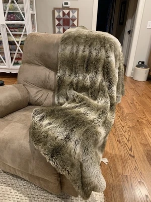 Tourance Faux Fur Throw/Blanket Mocha 60”x 45” - Image 1 of 4