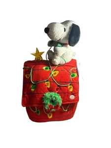 Hallmark Christmas Deck The Halls Snoopy Peluche Casa para Perros Luces Sonido Música 2008 - Imagen 1 de 10