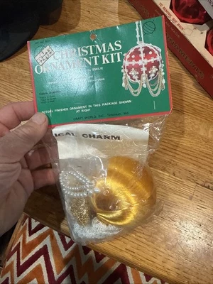 Kit de adornos navideños vintage artesanales de perlas de lentejuelas dorado Foto 1 de 4