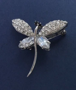 Precioso broche libélula cristal transparente pin en tono plateado metal - Imagen 1 de 1