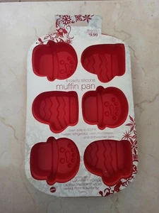 Wilton 6 Cavity Sillcone Muffin Pan christmas snowman gloves red - Picture 1 of 2