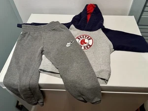 Paquete de 2 piezas de mercancía genuina. Boston Red Sox Sudadera con Capucha, 4T y 3 Marca NIKE Pantalones deportivos - Imagen 1 de 9