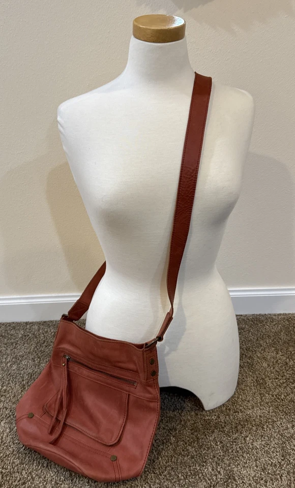 Bolso Bandolera C&C CALIFORNIA Rojo Cuero Genuino Correa Bolsillos Años 90 Foto 1 de 4