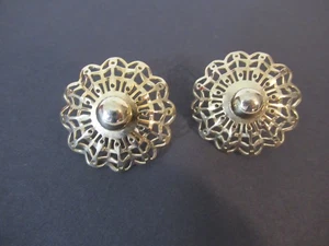 Vintage Filigree Floral Gold Tone Screw-Back Earrings 1.25" NOS - Picture 1 of 4