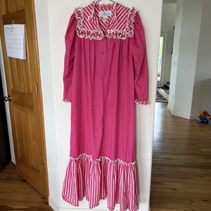 Princess Kaiulani Vintage Hawaiian Muumuu Dress Pink Polka Dot Ruffles Size 12 - Picture 1 of 7